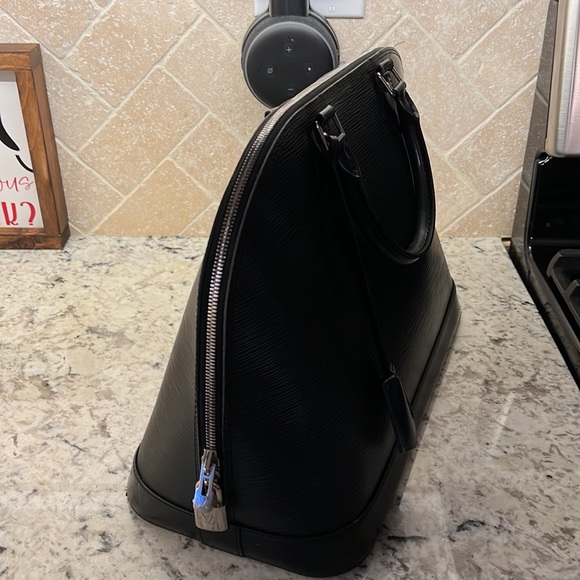 COPY - Alma Pm Epi Noir black leather Louis Vuitton tote - Picture 2 of 15